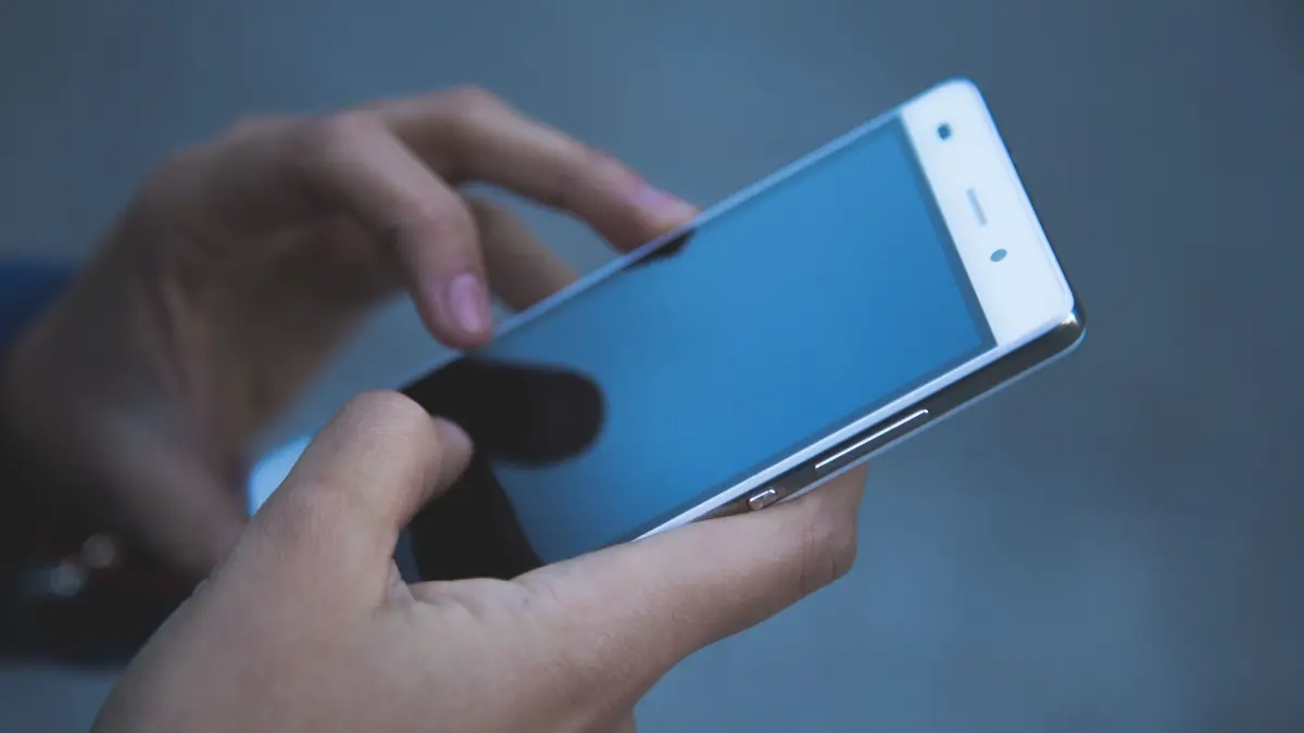 Mata minus bukan disebabkan radiasi layar HP. (Pexels/kote baeza)