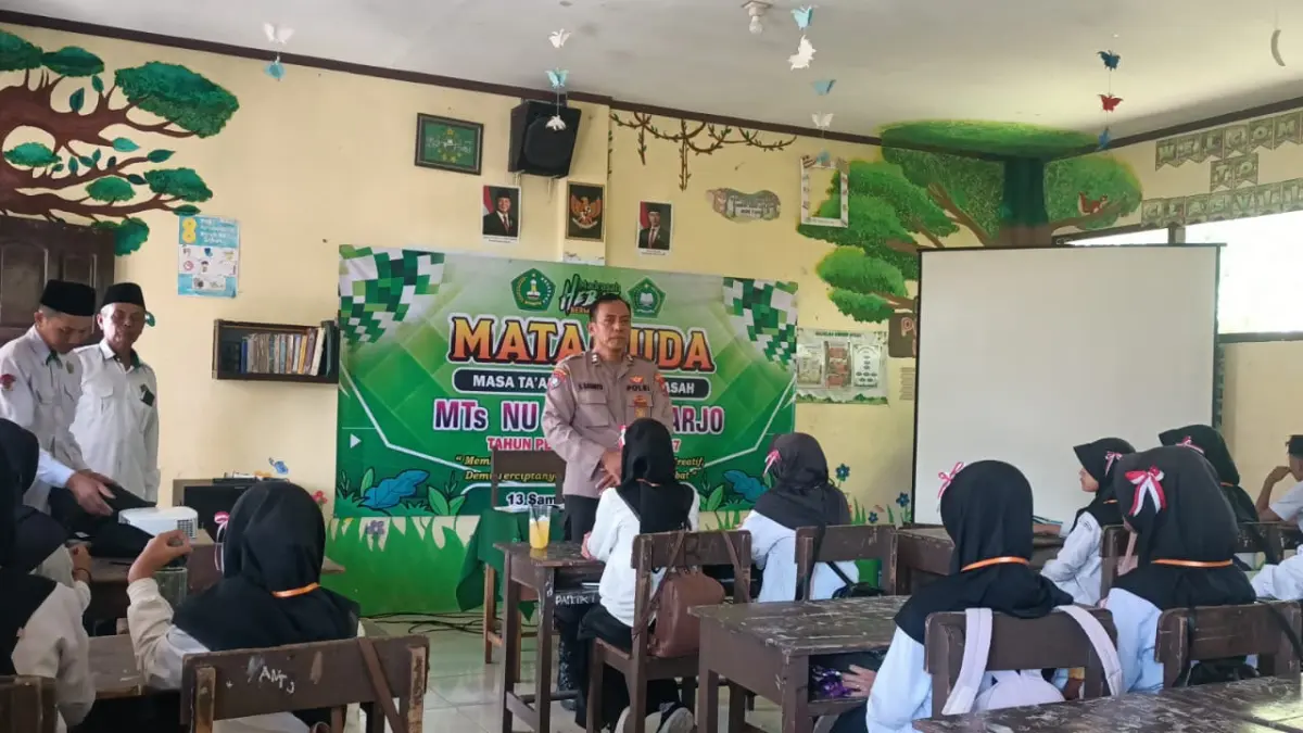 Polsek Purwoharjo memberikan penyuluhan kamtibmas kepada peserta didik baru MTs NU 1 Purwoharjo saat MPLS. (Istimewa)
