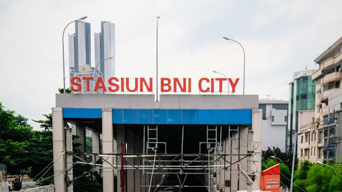 PT KAI menargetkan integrasi Stasiun Karet dan BNI City mulai beroperasi pada 28 September 2026. (Pexels/Noval Gani)