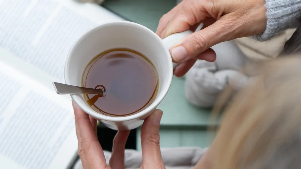 Tekanan hustle culture memicu stres kronis sehingga tren slow living semakin diminati. (Pexels/Verena Hinteregger)