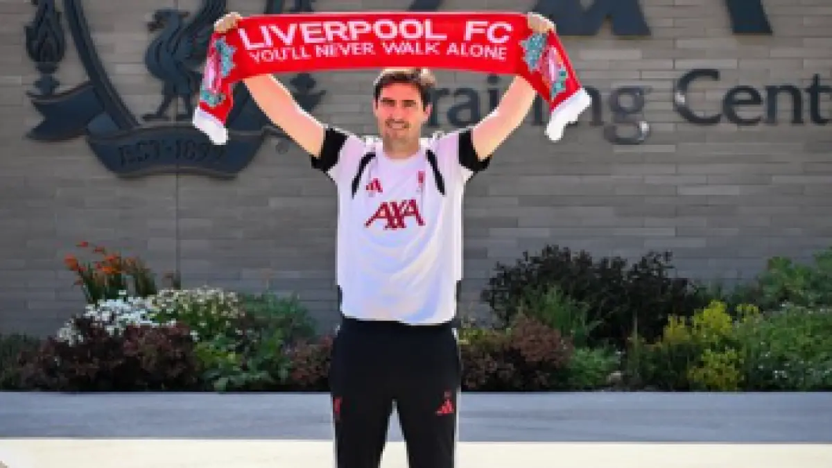 TUGAS BARU: Adoni Iraola siap bertugas di Liverpool