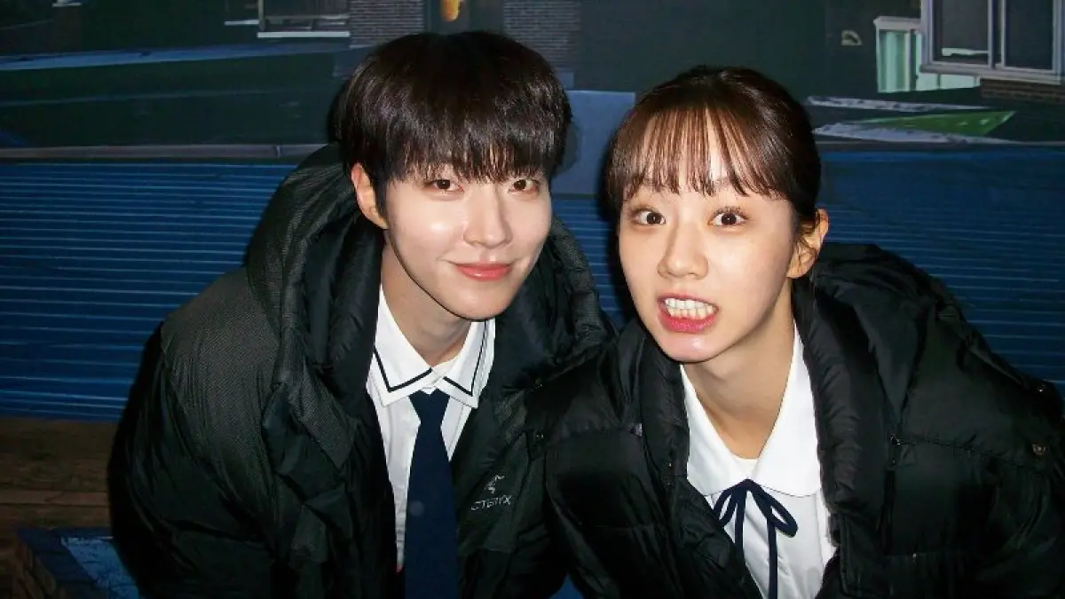 CERITA MENARIK : Hwang In Youp dan Hyeri membongkar rahasia chemistry mereka di drama Dream to You.(Instagram:@hyeri_0609)