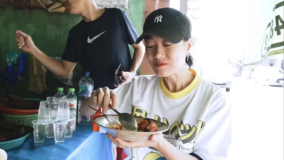 Food vlogger Ria SW membagikan pengalaman liburan tiga hari di Banyuwangi melalui kanal YouTube. (YouTube/RiaSW)