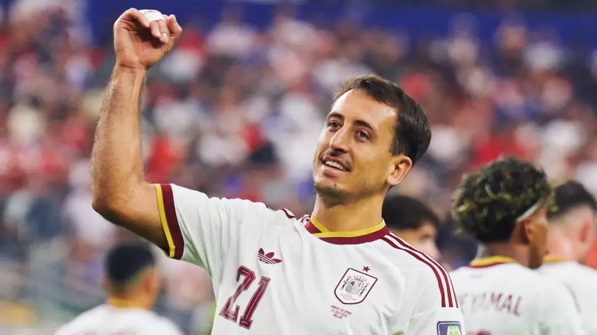 Mikel Oyarzabal merayakan gol penalti ke gawang Timnas Spanyol di babak pertama semifinal Piala Dunia 2026 di Dallas Stadium. (Instagram @sefutbol)
