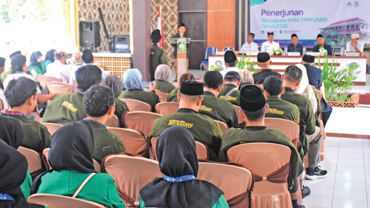 Pelepasan KKN-PPM UNIIB berlangsung di Kantor Desa Sukonatar, Kecamatan Srono, Rabu (15/7). (Zamrozi Wahyu/Radar Banyuwangi)