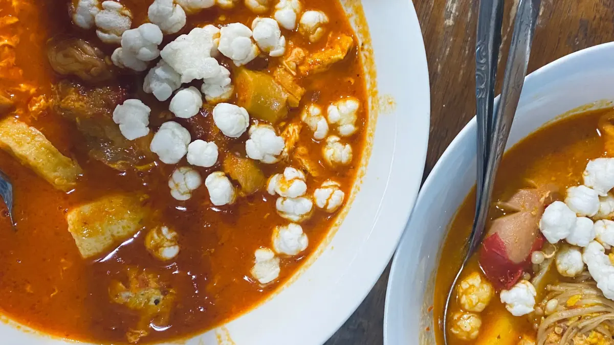 Seblak dikenal sebagai kuliner pedas favorit masyarakat Indonesia. (Rizkia untuk Radar Banyuwangi)