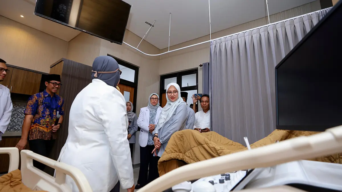 Bupati Ipuk Fiestiandani saat mengecek RSUD Blambangan beberapa hari lalu. Pemkab terus berusaha meningkatkan kualitas pelayanan kesehatan, salah satunya dengan membuka program Beasiswa B-Pro. (Humas Pemkab Banyuwangi)