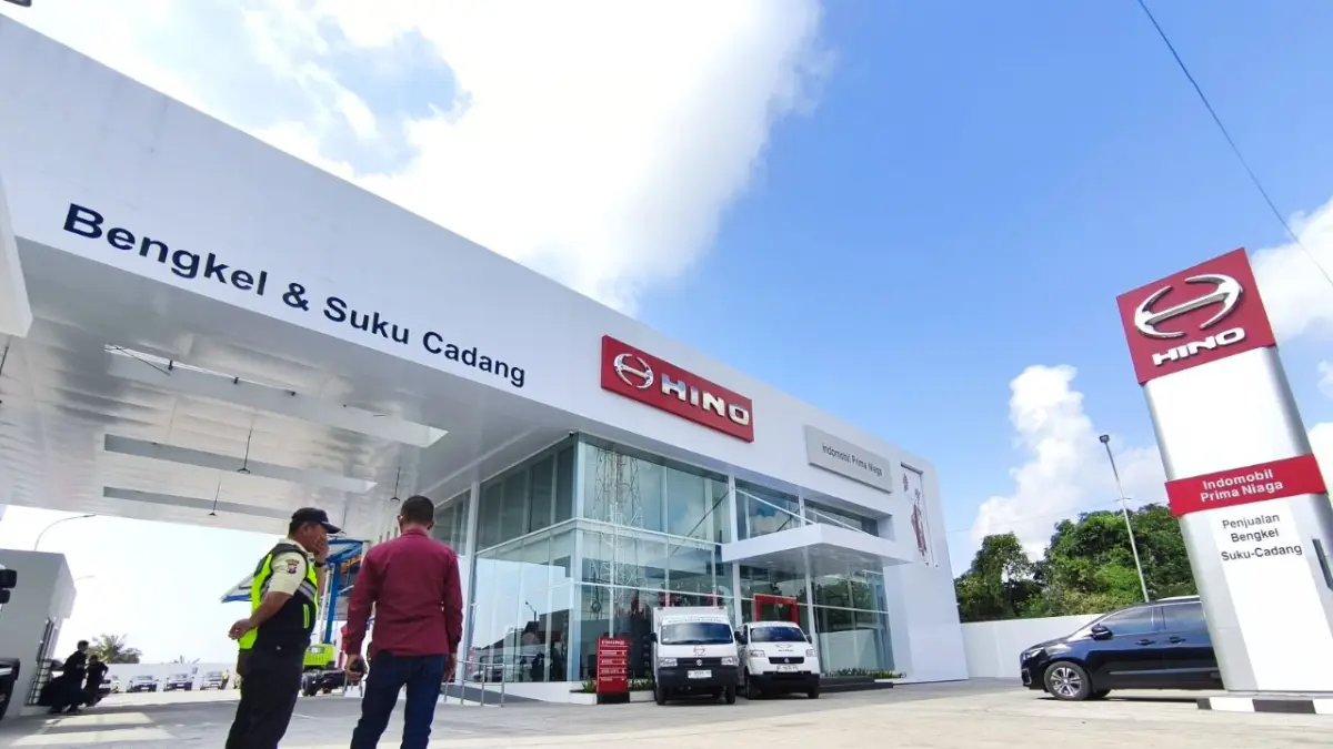 Indomobil Hino Group resmi membuka diler 3S baru, berlokasi di Jl Raya Jember-Banyuwangi, Kecamatan Kabat, Banyuwangi, Jawa Timur. (FOTO: Agung Sedana/ Jawa Pos Radar Banyuwangi)