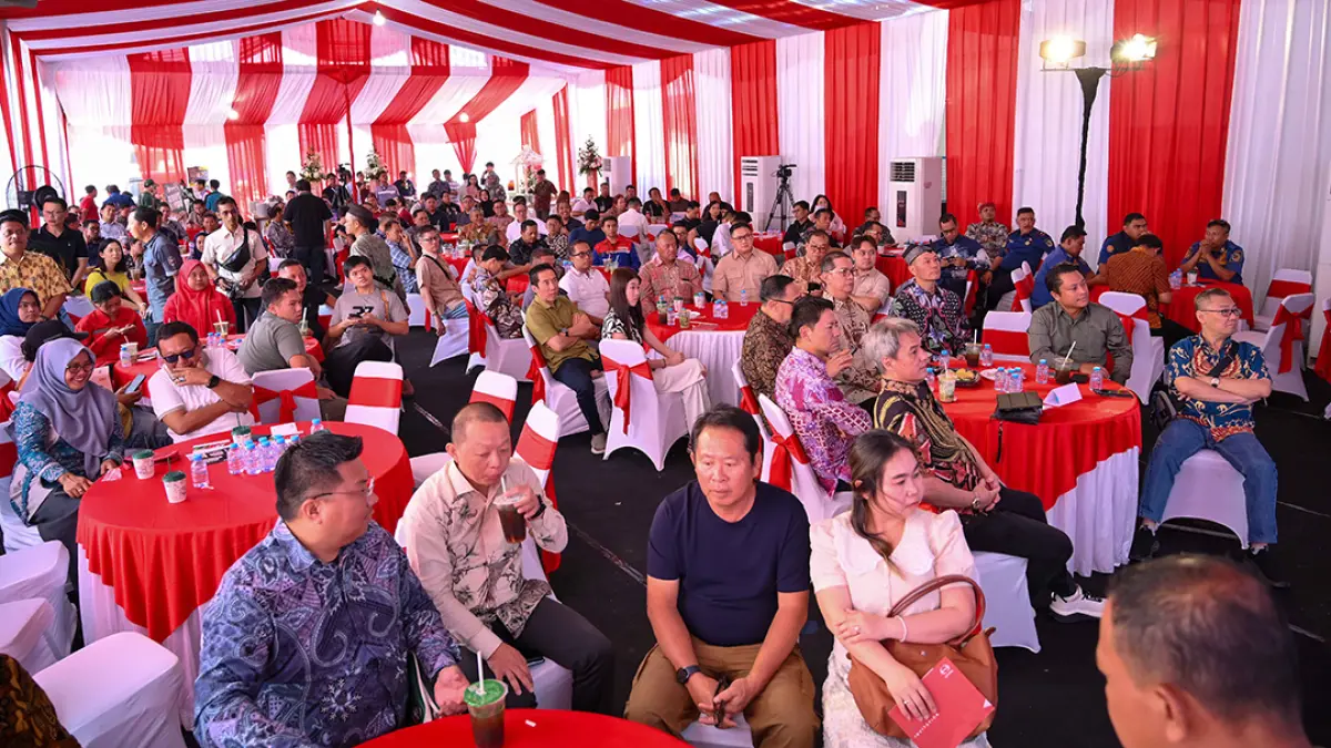 MITRA: Ratusan tamu undangan menghadiri peresmian Dealer Hino Banyuwangi. (Ramada Kusuma/Radar Banyuwangi)
