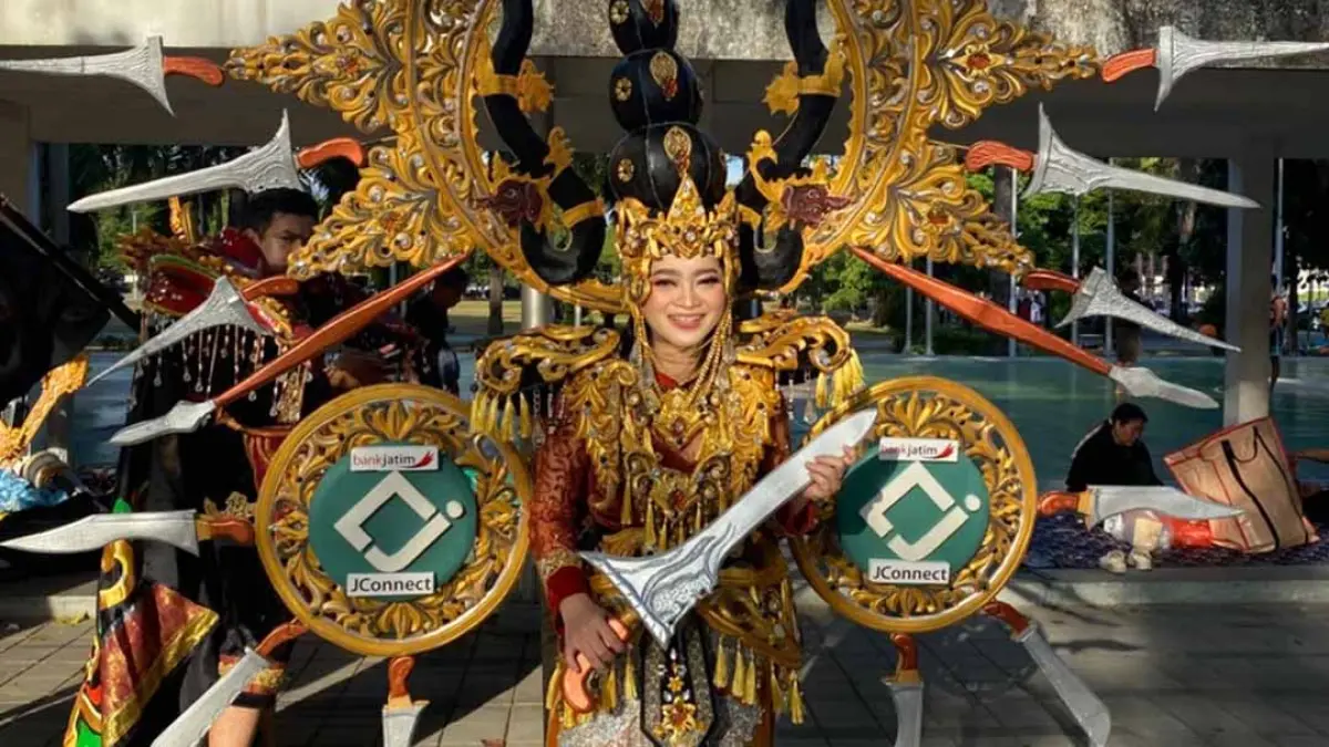 Amanda hidupkan semangat Perang Bayu di Panggung BEC 2026. (Ramada Kusuma/Radar Banyuwangi)