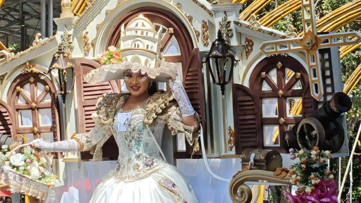 Banyuwangi Ethno Carnival ikut menggerakkan ekonomi. (Lugas Rumpakaadi/Radar Banyuwangi)