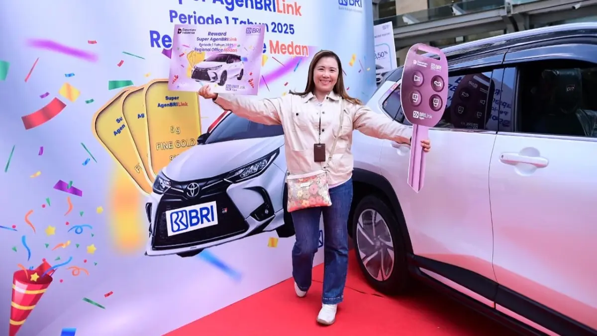 Ketekunan Kursumawati sebagai BRILink Agen di Simalungun membuahkan hasil dengan meraih Grand Prize Super BRILink Agen 2025. (BRI)