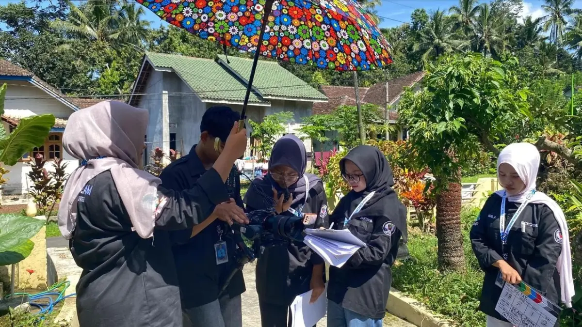 Konten digital yang tampak sederhana ternyata lahir dari proses panjang. (Meivira untuk Radar Banyuwangi)