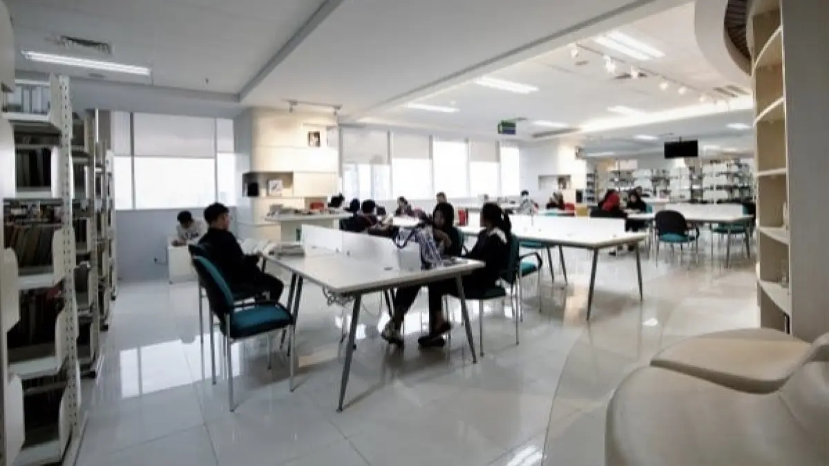 Program distribusi 1.000 buku ke desa, taman baca, puskesmas, dan taman literasi terancam berhenti pada 2026 akibat efisiensi anggaran Perpusnas. (Dok. Perpusnas)