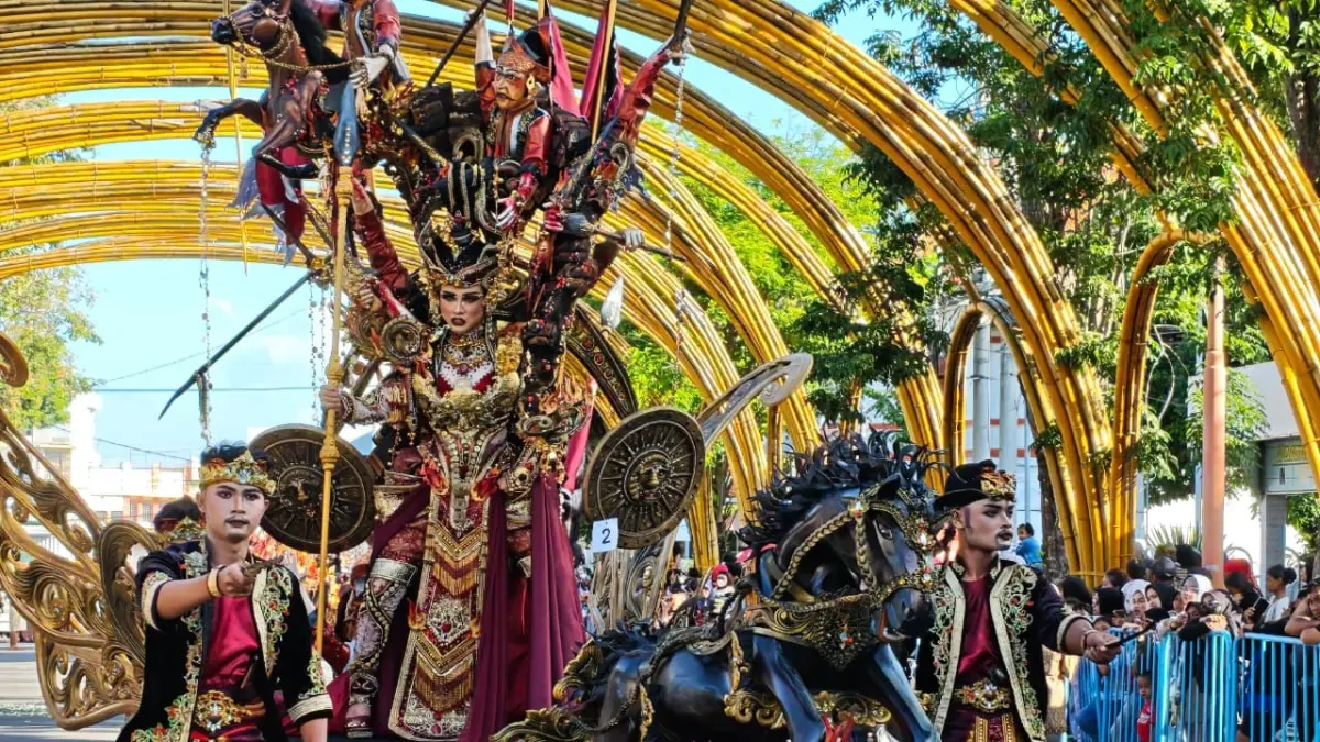 Banyuwangi Ethno Carnival (BEC) 2026 menjadi penggerak ekonomi kreatif. (Lugas Rumpakaadi/Radar Banyuwangi)