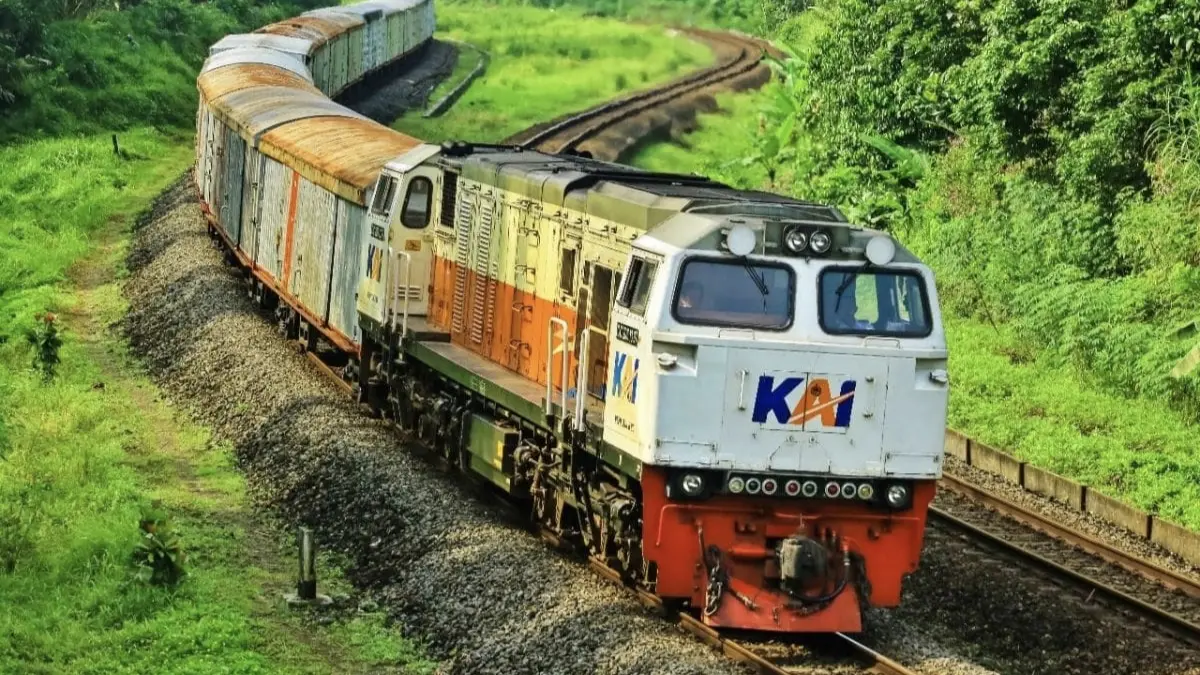 Di tengah kenaikan harga pupuk dunia, KAI mengangkut 10.050 ton pupuk selama Semester I 2026. (Antara)
