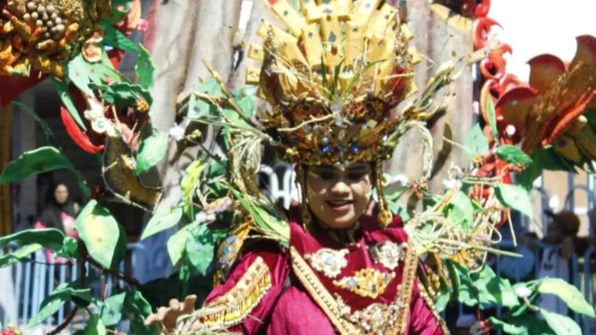 Talent mulai memperketat persiapan fisik menghadapi parade sejauh 2,5 kilometer. (Reno untuk Radar Banyuwangi)