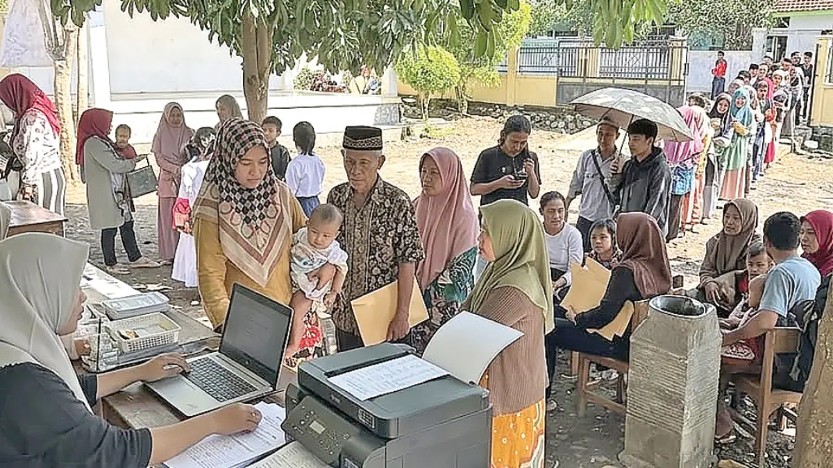 DISERBU: Warga Dusun Karangrejo Utara mendatangi program Jamu Desa yang digelar Pemdes Wongsorejo. (Foto: Pemdes Wongsorejo)