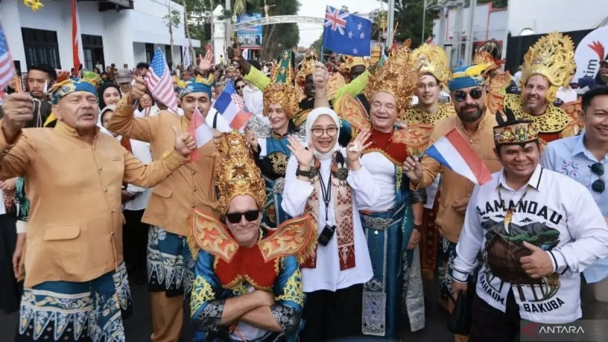Ribuan penonton memadati Banyuwangi Ethno Carnival 2026 bertema Perang Bayu. (Pemkab Banyuwangi)