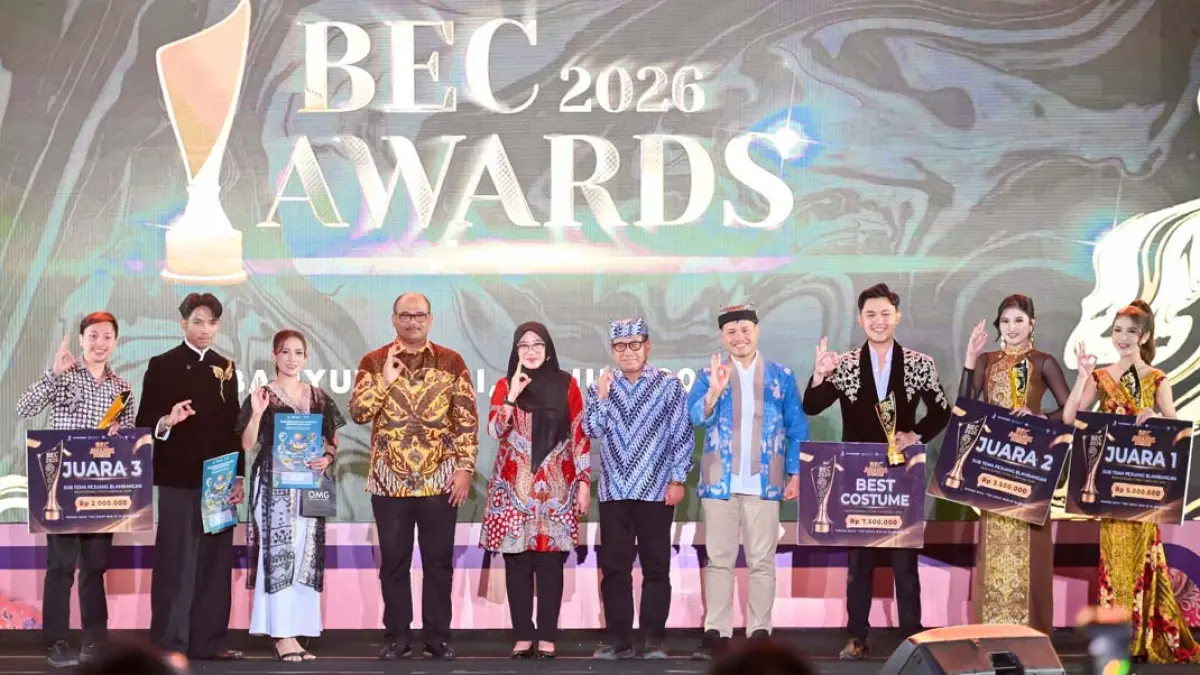 BEC 2026 menobatkan para juara terbaik dan menarik lebih dari 100 ribu penonton. Banyuwangi kembali membuktikan budaya menjadi penggerak pariwisata. (Ramada Kusuma/Radar Banyuwangi)