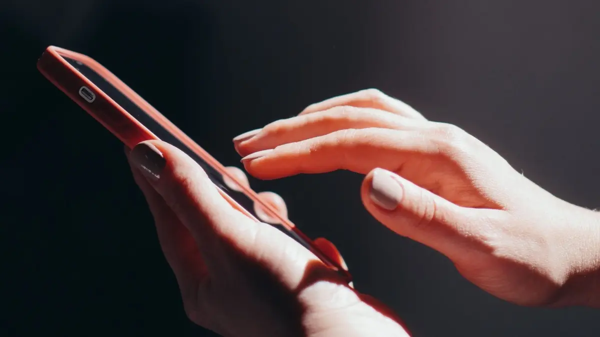 Fenomena brainrot akibat kebiasaan scrolling video pendek tanpa henti. (Pexels/Kindel Media)