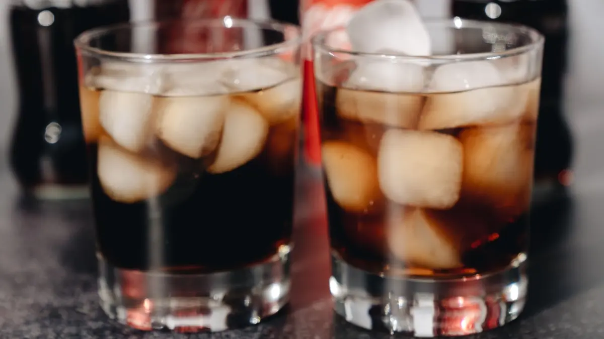 Konsumsi minuman manis secara berlebihan dapat meningkatkan risiko penyakit. (Pexels/alleksana)