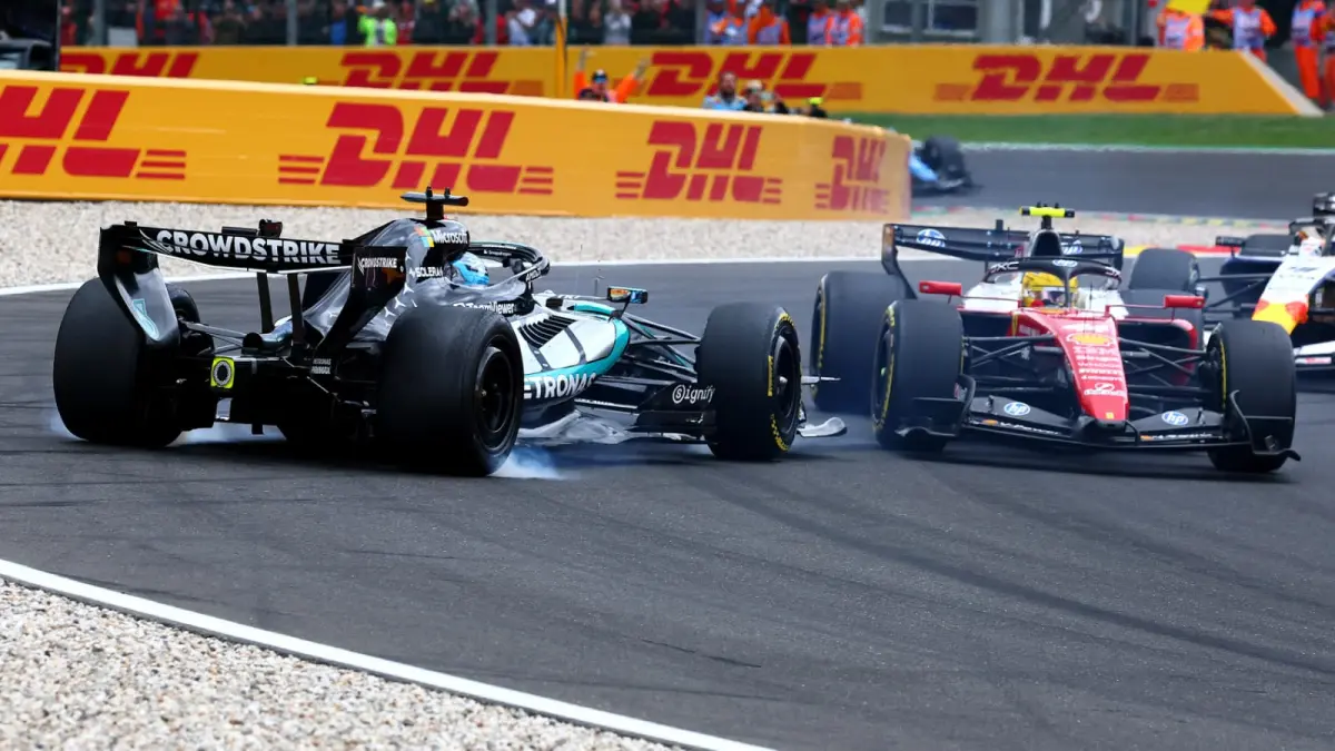 Lewis Hamilton menilai tabrakan dengan George Russell pada lap pertama GP Belgia 2026 sebagai insiden balap. (F1)