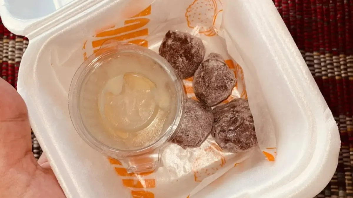 Mochi Bites semakin diminati masyarakat berkat teksturnya. (Desi untuk Radar Banyuwangi)