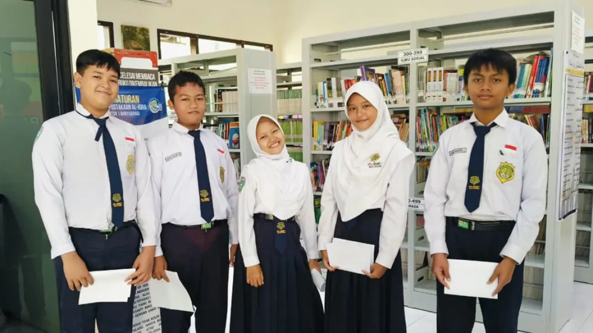 Siswa MTsN 1 Banyuwangi siap tampil di ajang English Speech Contest 2026. (Istimewa)