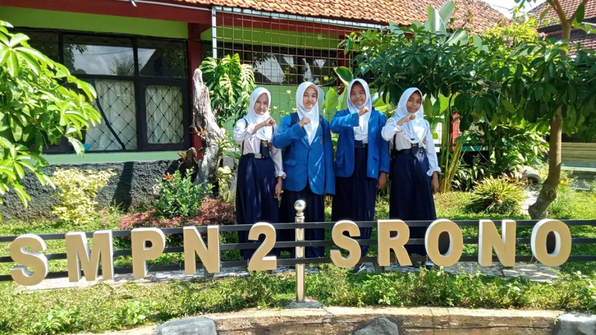 Siswa SMPN 2 Srono siap tampil di ajang English Speech Contest 2026. (Istimewa)