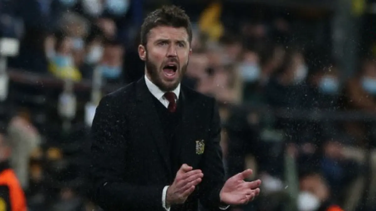 BELUM SELESAI: Michael Carrick disebut masih berburu pemain untuk mengisi lini tengah Manchester United