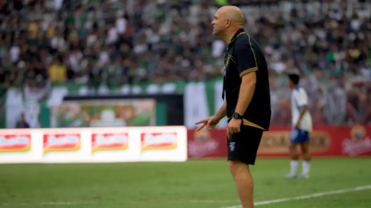 WARNING: Bernardo Tavares ungkap PR Persebaya Surabaya usai tuai hasil imbang lawan PSIS (Persebaya.id)