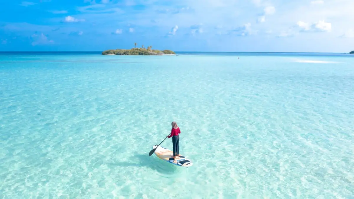 Ilustrasi - Paddle board menjadi aktivitas wisata bahari yang semakin diminati di Banyuwangi. (Pexels/Asad Photo Maldives)