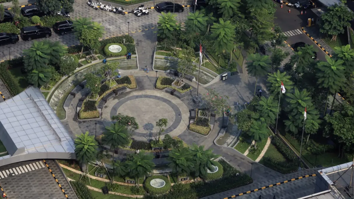 Ilustrasi - PT KAI Daop 1 Jakarta bersama Pemprov DKI dan DJKA mengoptimalkan area bawah rel layang menjadi RPTRA dan fasilitas olahraga warga. (Pexels/Jeffry Surianto)