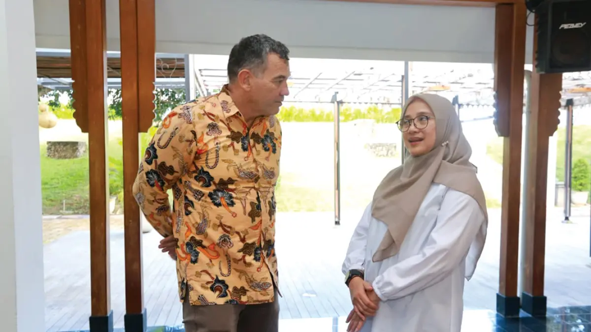 Konjen Australia di Surabaya Glen Askew bertemu Bupati Ipuk Fiestiandani di pendapa Sabha Swagata Blambangan pada Rabu (22/7). (DINI for Radar Banyuwangi)