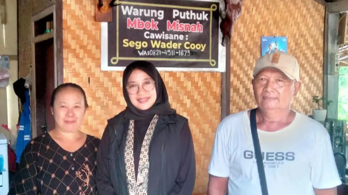 Jika ada kegiatan di sekitar Glagah, Bupati Banyuwangi Ipuk Fiestiandani selalu menyempatkan mampir di Warung Puthuk Mbok Misnah di Desa Kenjo. (Ksatria Raya/Radar Banyuwangi)