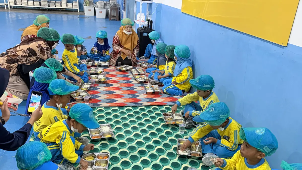 SPPG Yayasan Kartika Nawa Indonesia Kebalenan Banyuwangi menerima kunjungan belajar siswa TK. (Istimewa)