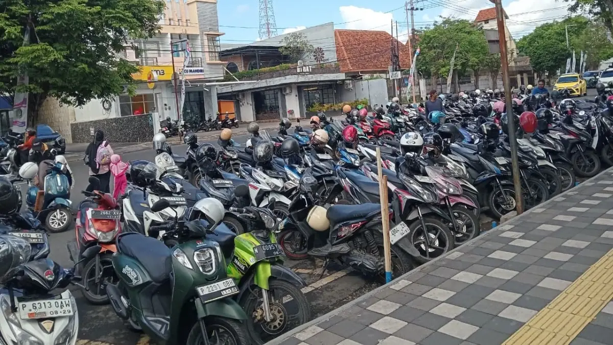 Festival Memengan Tradisional di Taman Blambangan Banyuwangi menarik antusiasme tinggi warga. (Balquisse untuk Radar Banyuwangi)
