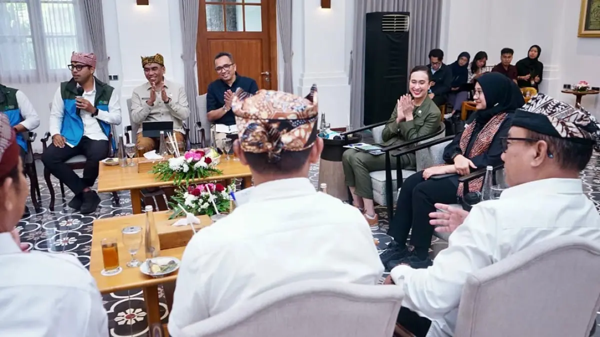 Menpar Widhiyanti memimpin rakor persiapan revalidasi Geopark Ijen. Banyuwangi optimistis mempertahankan Green Card UNESCO Agustus 2026. (banyuwangikab.go.id)