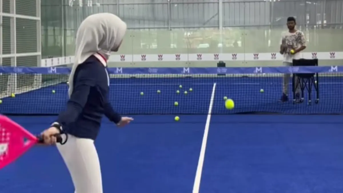 Padel menjadi tren olahraga baru yang viral di berbagai daerah. (Anita untuk Radar Banyuwangi)