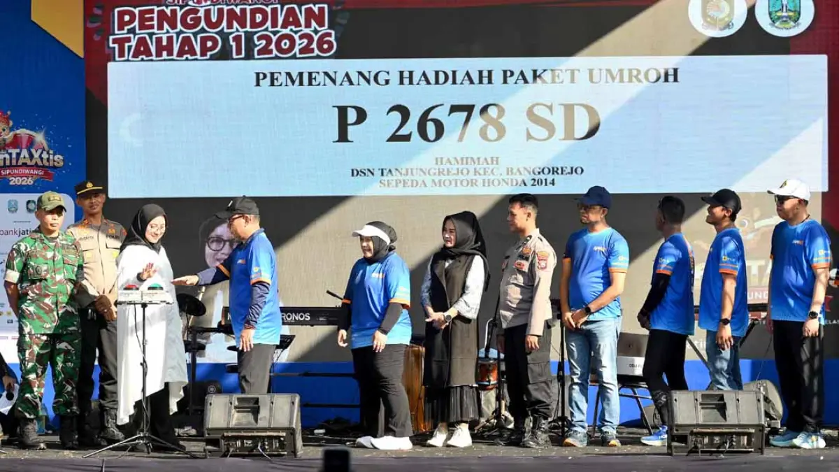 Suasana pengundian program Sipundiwangi. Simak daftar lengkap pemenang wajib pajak PKB Banyuwangi. (Ramada Kusuma/Radar Banyuwangi)