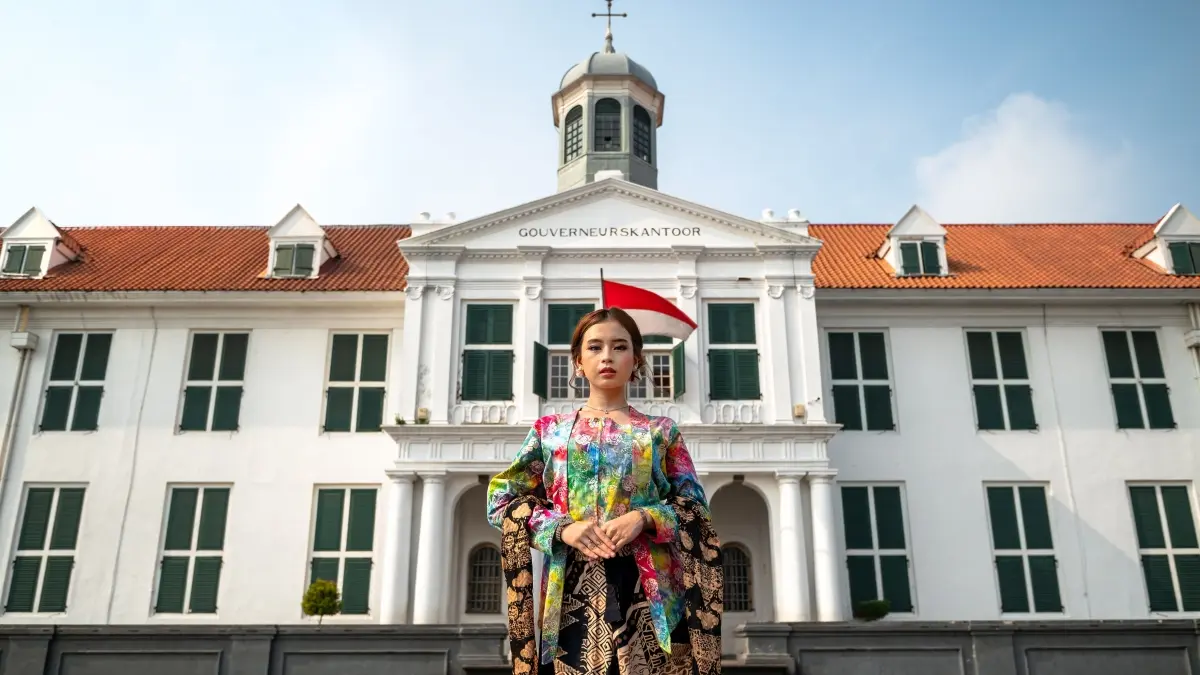 Hari Kebaya Nasional diperingati setiap 24 Juli sebagai penghormatan atas sejarah perjuangan perempuan Indonesia. (Pexels/Muhammad Taufiq)
