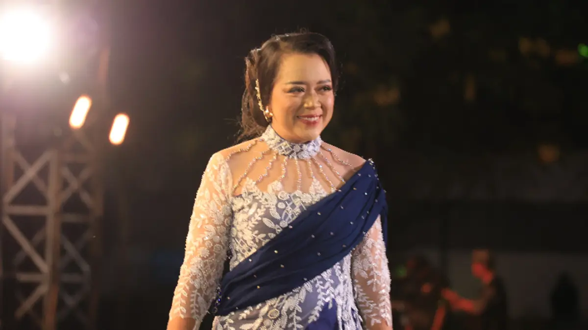 Fenty Corry Aquino atau Neno menjadi suara ikonik Banyuwangi Ethno Carnival sejak 2016. (banyuwangitourism.com)