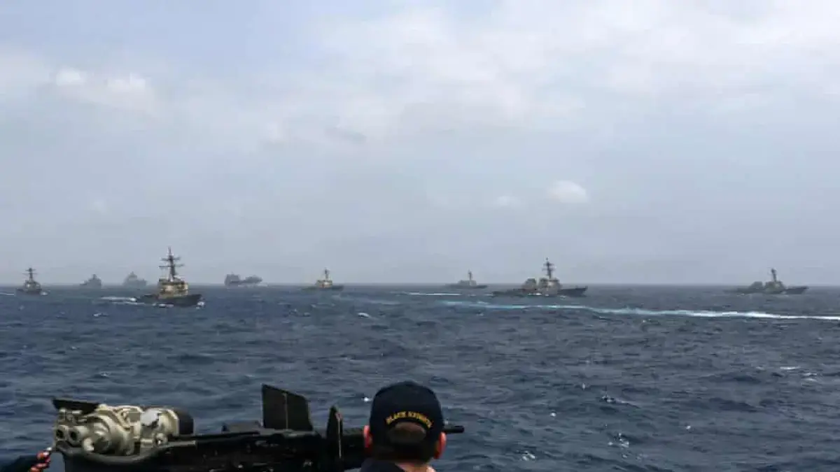 Kapal perang AS dikerahkan kembali dalam blokade laut terhadap Iran di Selat Hormuz, di tengah meningkatnya ketegangan kedua negara (The Guardian)