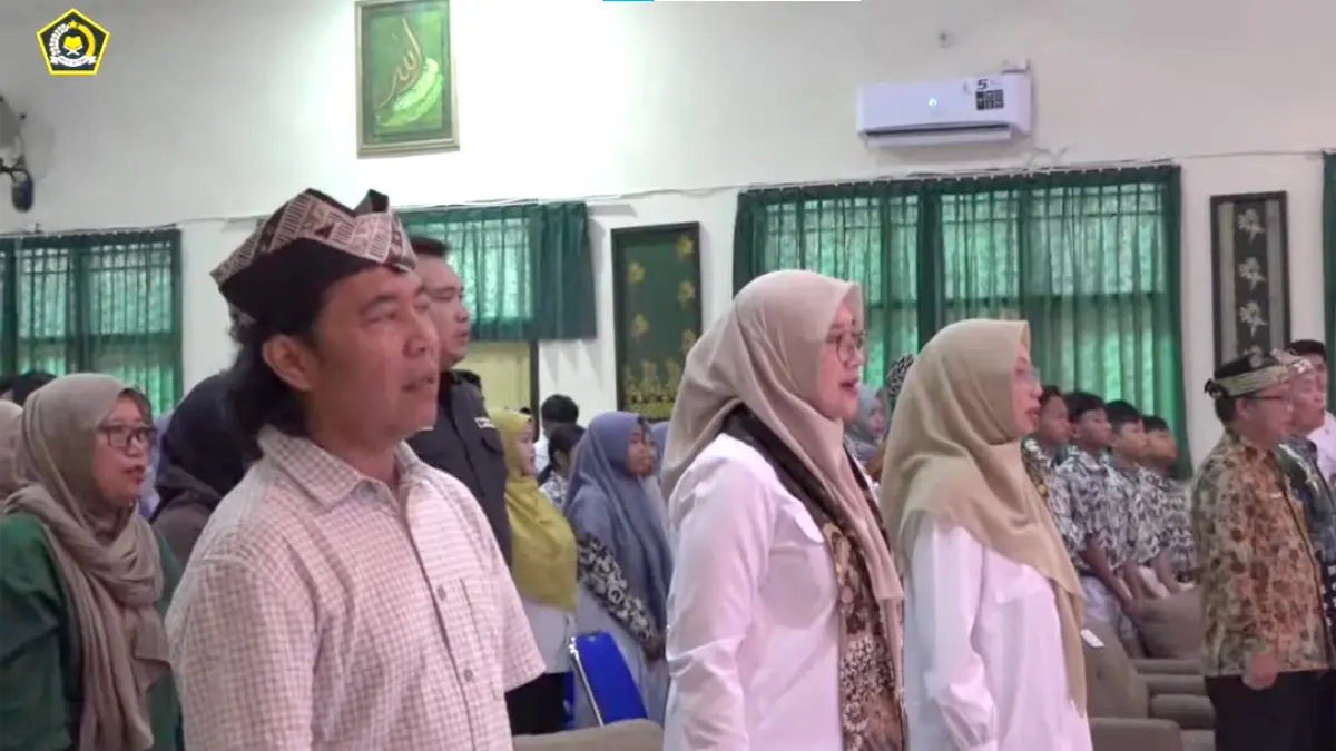 Pembukaan English Speech Contest SMP/MTs se-Banyuwangi 2026 dibuka Bupati Banyuwangi Ipuk Fiestiandani bersama Direktur Jawa Pos Radar Banyuwangi Samsudin Adlawi. (Tangkapan Layar Youtube Radar Banyuwangi)
