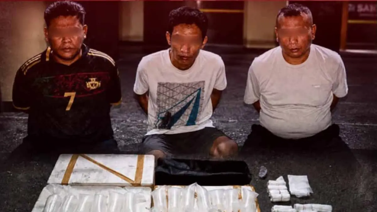 SINDIKAT INTERNASIONAL: Tiga sindikat penyelundupan benih lobster diamankan di ruang Unit 1 Satreskrim Polresta Banyuwangi, Rabu (29/7). Satreskrim Polresta Banyuwangi)