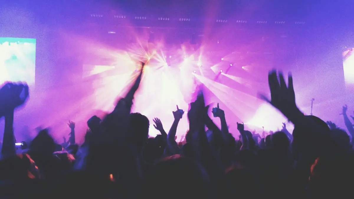 Concert tourism menjadi tren baru yang mengubah cara masyarakat berwisata. (Unsplash/Abigail Lynn)