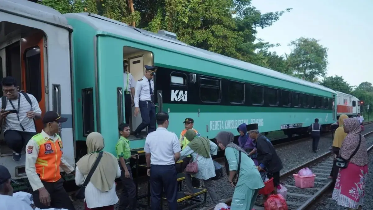 KAI terus meningkatkan kenyamanan Kereta Ekonomi Kerakyatan tanpa menaikkan tarif. (Antara)