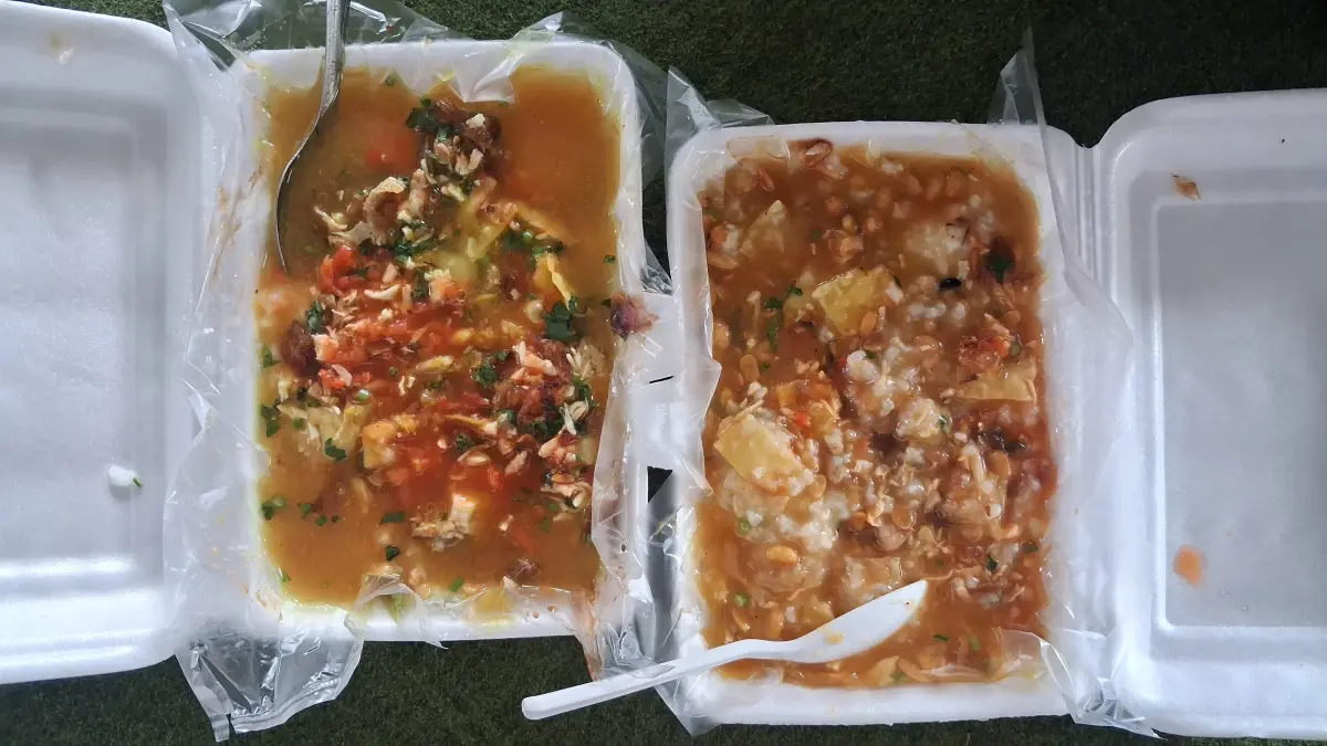 Perdebatan bubur ayam diaduk atau tidak diaduk kembali ramai dibahas. (Meivira untuk Radar Banyuwangi)