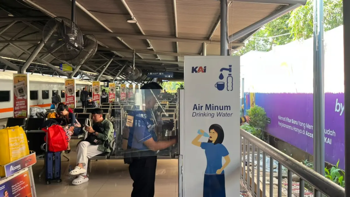 KAI Daop 8 Surabaya mengoperasikan 20 Water Station gratis di enam stasiun hingga Juni 2026. (KAI)